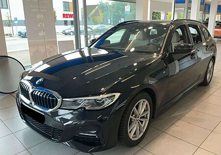 BMW 330 i Sport-Aut. Touring*M Sport*Merino*Sup.-Ausst