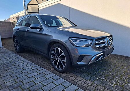 Mercedes-Benz GLC 300 d 4M ACC_Cam_AMG Interieur_StandHZG_Pano