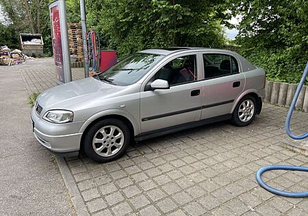 Opel Astra 1.8 16 V Benzin/Automatik/5Türig