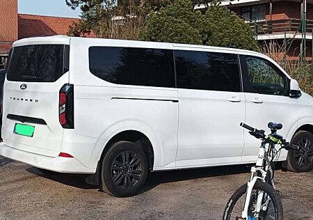 Ford Tourneo Custom 320 L2H1 VA Titanium 8-Sitzer (So gut wie neu)