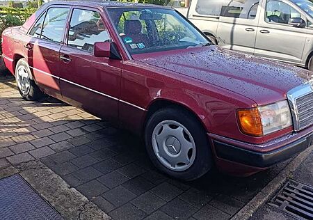 Mercedes-Benz 230