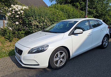Volvo V40 T2