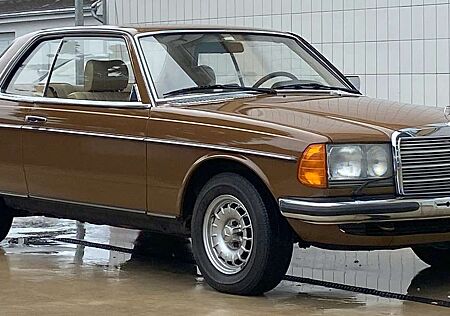 Mercedes-Benz CE 230 W123 Coupe, Erstlack, 1.Hand, MB-Scheckheft