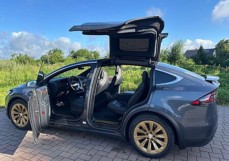 Tesla Model X 90D Allradantrieb