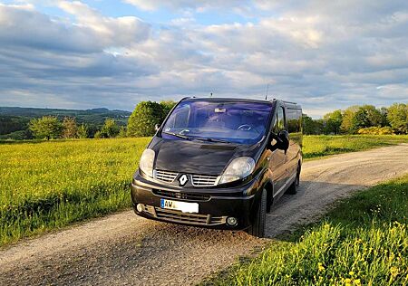 Renault Trafic L1H1 2,7t (8/9 Sitze) verglast