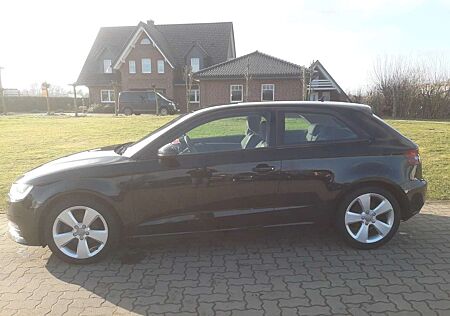 Audi A3 2,0TDi S line +Sportpaket+Navi+Shzg+Nebel+++