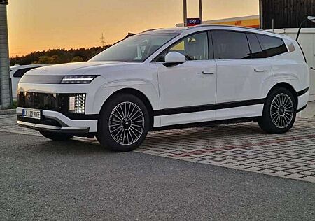 Hyundai IONIQ 9 UNIQ 6-Sitzer / 4WD / PANO / RELAX