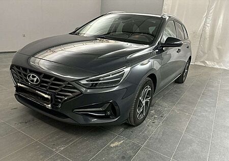 Hyundai i30 1.6 CRDI DCT Intro
