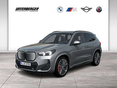 BMW iX1 xDrive30 M Sport Pro DA+ PA+ AHK HUD HK Pano