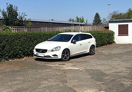 Volvo V60 D4 Geartronic RDesign 196ps