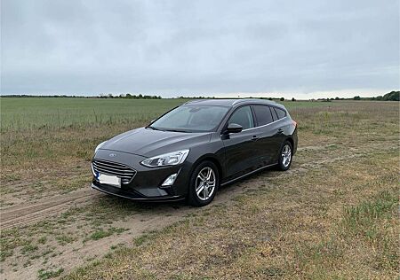 Ford Focus Cool & Connect Turnier AHK Winterpaket