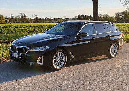 BMW 530 d xDrive Touring Luxury Line mit Garantie