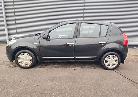 Dacia Sandero 1.5 Diesel Allwetterreifen aus 1-Hand