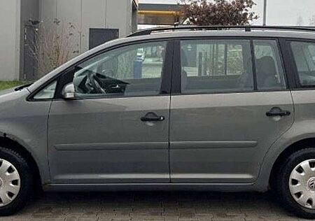 VW Touran Volkswagen 1.6 FSI Trendline