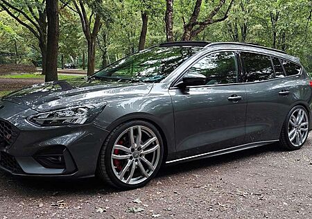 Ford Focus Turnier 2.3 EcoBoost S