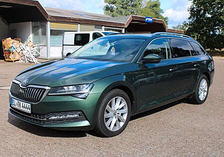 Skoda Superb Combi Premium Edition 4x4 AHK LED DAB+