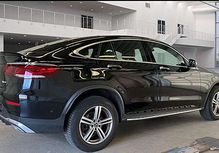 Mercedes-Benz GLC 300 e AMG Coupe 20*LED*360*Alcantara* Trittb
