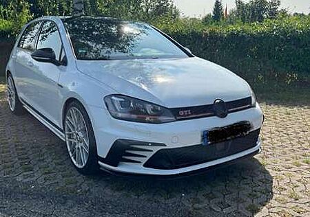 VW Golf GTI Volkswagen BlueMotion Technology DSG Clubsport