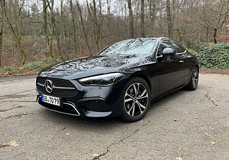 Mercedes-Benz CLE 200 mit Panoramadach in neuwertigem Zustand