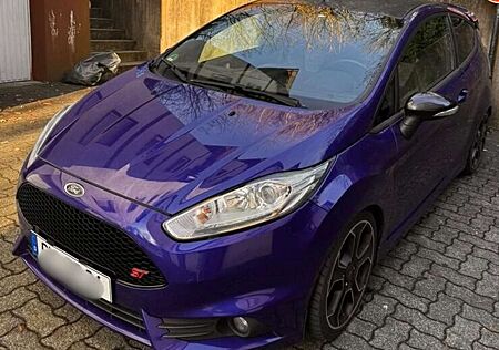 Ford Fiesta 1.6 EcoBoost mit Leder-Sport-PaketST