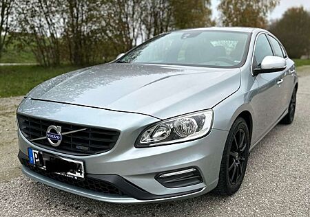 Volvo S60 D4 Momentum R-Design Euro6 181 PS