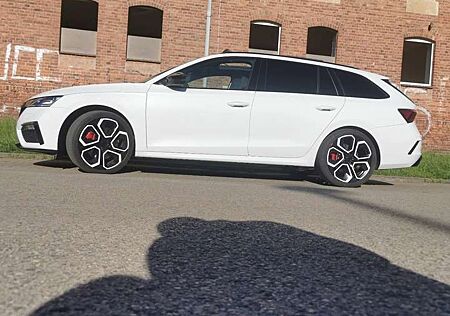 Skoda Octavia Combi 2.0 TSI DSG RS