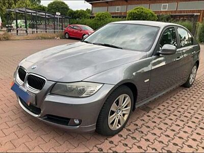 BMW 318 d/TEMPOMAT/PDC/KLIMAAUTOMATIK/SITZHZ