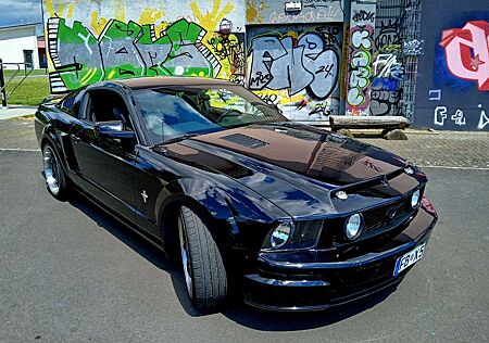 Ford Mustang Fastback black edition