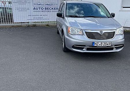 Lancia Voyager Leder, 7 Sitze, AHK, Navi, Carplay Apps