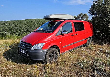 Mercedes-Benz Vito 4x4 Camper Bett Sofa Küche 230V 2Batt Solar Aut