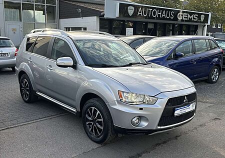 Mitsubishi Outlander Invite 4WD 7-Sitzer Xenon Teil-Leder