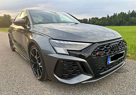 Audi RS3 2.5 TFSI quattro