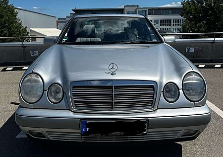 Mercedes-Benz E 230 Classic