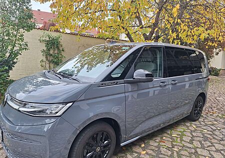 VW T7 Multivan Volkswagen Multivan Life eHybrid ACC AHK PANO IQ LIGHT