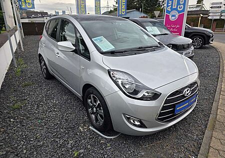 Hyundai ix20 1.6 AT Navi Panoramadach Klimaautom Shzg PDC Ka...