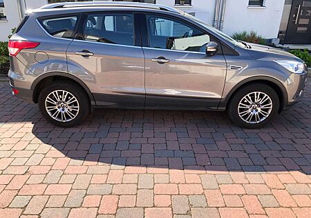 Ford Kuga 1.6 EcoBoost 2x4 Titanium
