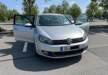 VW Golf Volkswagen 6 1.6 TDI Highline 8-fach bereift • Sitzheizung
