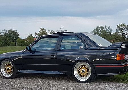 BMW M3 3er E30 EVO 1