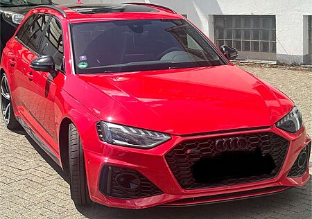 Audi RS4 Avant quattro tiptronic