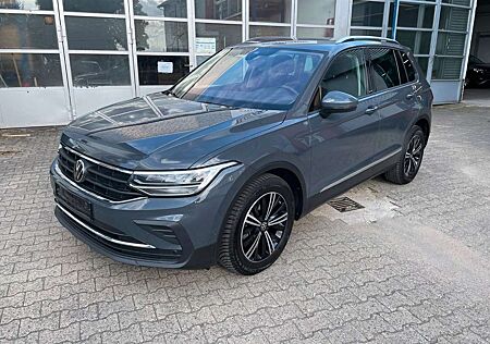 VW Tiguan Volkswagen Active Automatik LED PDC ACC