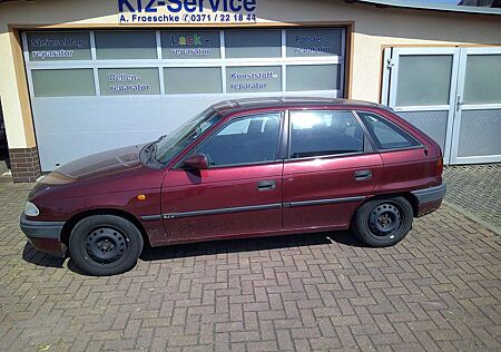 Opel Astra Champion II