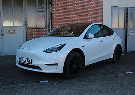 Tesla Model Y Performance Dual Motor AWD mit AHK+EAP!!