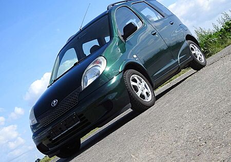 Toyota Yaris . Verso 1.3.Klima.ZV.Ganzjahresreifen.2.Hand!