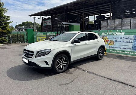 Mercedes-Benz GLA 200 7G-DCT SCORE!
