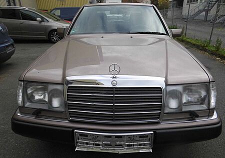 Mercedes-Benz E 200 E-Klasse