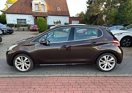 Peugeot 208 Allure 120VTI*2.Hd*StandHeizung*Xenon*18Zoll