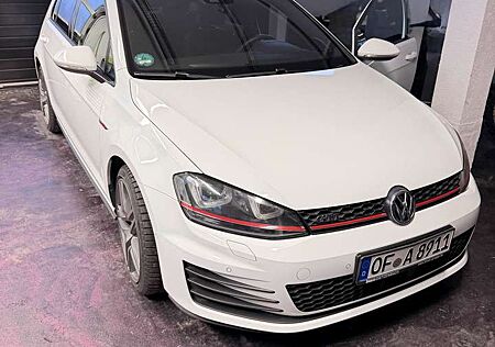 VW Golf GTI Volkswagen Golf VII 5-Türer BlueMotion Technology