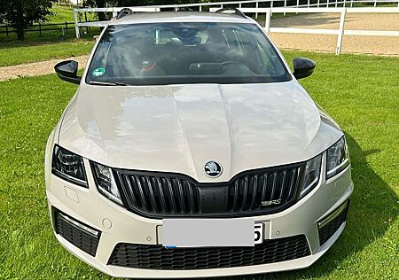 Skoda Octavia Combi 2.0 TDI 4x4 DSGRS60