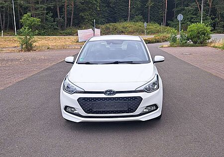Hyundai i20 blue 1.2 Trend
