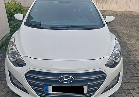 Hyundai i30 blue 1.6 GDI Passion Plus